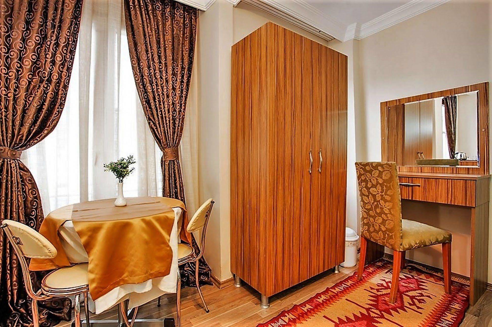 Casa Mia Hotel Istanbul Bagian luar foto